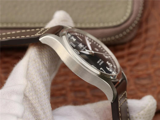 V7万国飞行员马克十八系列副本，瑞士真芯ETA2892巨作 【正品开模 】购入万国正品开模，所有组件均拆解分析并克隆，市面weiyi配件100%可与原装互换版本。直径40mm，厚度11mm 商品图5