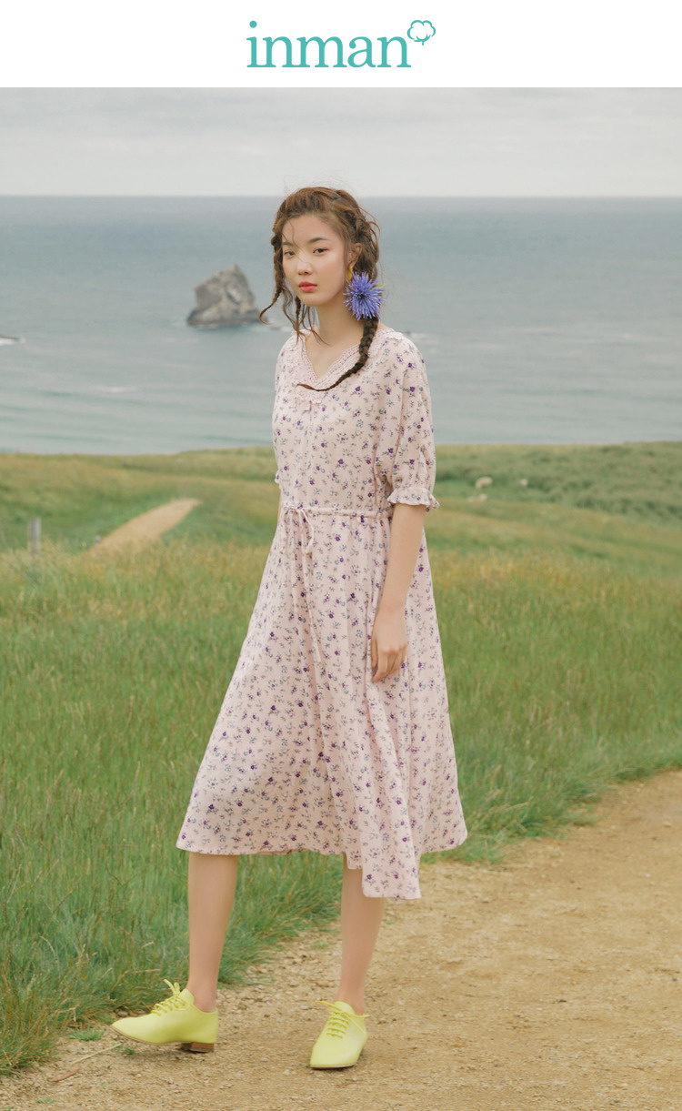 茵曼裙子女2019夏季新款文艺清新镂空v领碎花收腰连衣裙女中长款