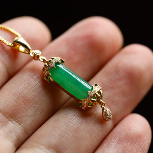 冰种阳绿复古翡翠吊坠18k黄金钻石镶嵌 商品图6