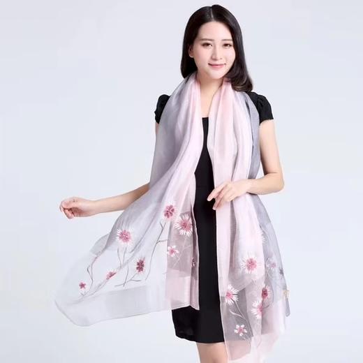 真丝羊毛刺绣围巾  70*200cm  5种颜色可选不含礼盒 商品图4