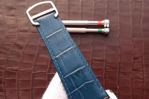 JF卡地亚WSTA0010英式坦克系列 版本，原版1904MC自动机械机芯，表径:34mmX44mm，使用原版烤钢蓝表针，男士手表，皮表带 商品图8