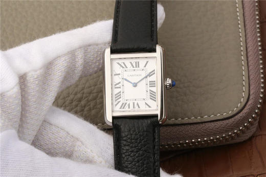 ZF卡地亚Tank Solo坦克系列WSTA0030女士情侣腕表。31mm宽，圆角和直角交替的表壳，蓝色半透明圆珠形表冠，银制珠光表盘，完美还原 商品图1