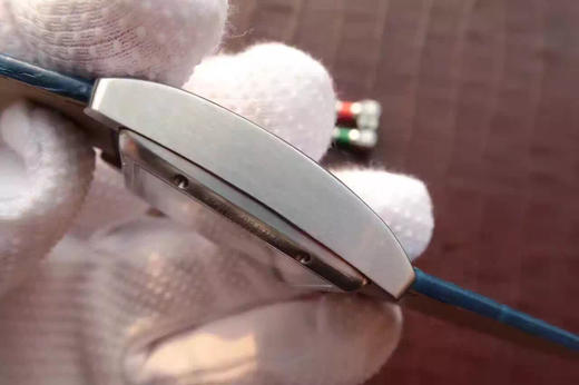 JF卡地亚WSTA0010英式坦克系列 版本，原版1904MC自动机械机芯，表径:34mmX44mm，使用原版烤钢蓝表针，男士手表，皮表带 商品图6