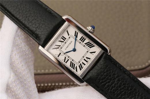 ZF卡地亚Tank Solo坦克系列WSTA0030女士情侣腕表。31mm宽，圆角和直角交替的表壳，蓝色半透明圆珠形表冠，银制珠光表盘，完美还原 商品图2