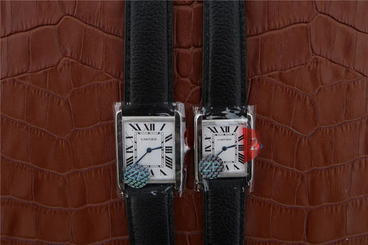 ZF卡地亚Tank Solo坦克系列WSTA0030女士情侣腕表。31mm宽，圆角和直角交替的表壳，蓝色半透明圆珠形表冠，银制珠光表盘，完美还原 商品图11