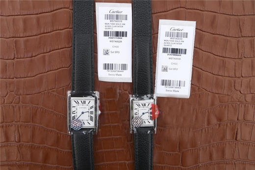 ZF卡地亚Tank Solo坦克系列WSTA0030女士情侣腕表。31mm宽，圆角和直角交替的表壳，蓝色半透明圆珠形表冠，银制珠光表盘，完美还原 商品图12