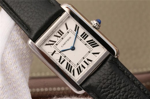 ZF卡地亚Tank Solo坦克系列WSTA0030女士情侣腕表。31mm宽，圆角和直角交替的表壳，蓝色半透明圆珠形表冠，银制珠光表盘，完美还原 商品图4