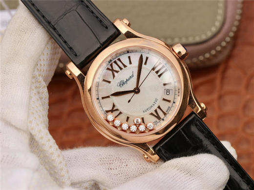 YF萧邦V2贝壳面升级版女表。 修正了扣子的蚀字颜色和镜面夹层的石坨的光泽度更进一步的达到原装效果。 商品图2