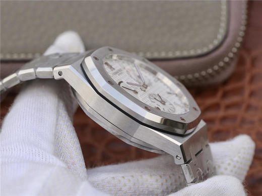 TWA爱彼皇家橡树26120，国外zui新玩物 终于有复刻解毒来了 双重时间 美联社 AP爱彼 皇家橡树 26120ST.OO.1220ST.01 复刻机芯Cal.2329/2 商品图5