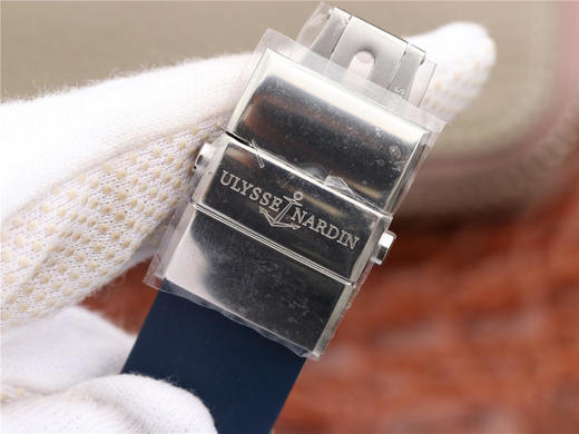 TWA雅典航海世家 El Toro/Black Toro万年历腕表 复刻天文台认证机芯:UN-32自动上链机芯，专利双窗口大日历，表壳材质:316L钢/陶瓷圈口/陶瓷按钮/陶瓷表冠，防眩抗磨损蓝宝石 商品图7