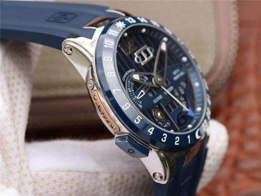 TWA雅典航海世家 El Toro/Black Toro万年历腕表 复刻天文台认证机芯:UN-32自动上链机芯，专利双窗口大日历，表壳材质:316L钢/陶瓷圈口/陶瓷按钮/陶瓷表冠，防眩抗磨损蓝宝石 商品图4