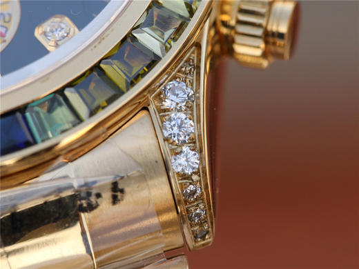 N劳力士116599RBow全新彩虹圈迪通拿Daytona升级版40mm男表。 1:升级圈口角度与宝石大小颜色，缎纹字面更加富有光泽，能与原装保持 商品图7