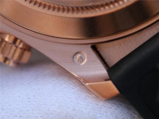 N劳力士迪通拿V8终极版本116520，专属Cal.4130自动上链机芯，精钢镀厚金表壳。表壳厚度和正品一致，全部计时功能100%完全实现 商品图8