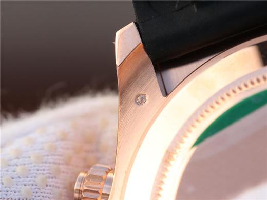 N劳力士迪通拿V8终极版本116520，专属Cal.4130自动上链机芯，精钢镀厚金表壳。表壳厚度和正品一致，全部计时功能100%完全实现 商品图9