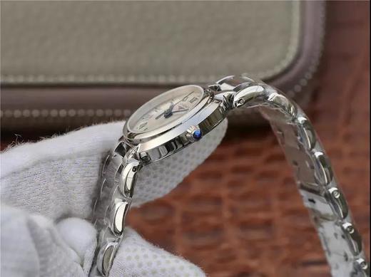 GS浪琴表心月系列优雅而至。典雅别致的外观，采用与正品一致的Cal.L250机芯。温柔的外表之下，蕴含一颗“正品”真芯。 商品图6