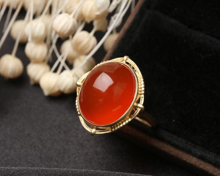 90854南红保山冰红18k金镶嵌蛋面戒指