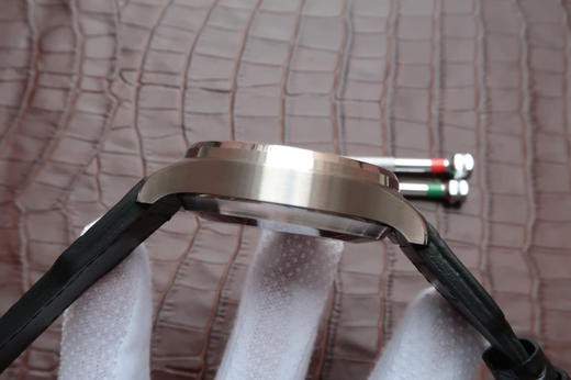 ZF万国IW500901新款大飞，3点钟位置真动能显示器，一比一原装51111自动机械机芯，表径46毫米，表壳厚度16毫米，男士，不透底，小牛皮 商品图8