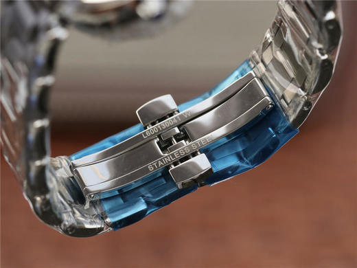 GS浪琴表心月系列优雅而至。典雅别致的外观，采用与正品一致的Cal.L250机芯。温柔的外表之下，蕴含一颗“正品”真芯。 商品图9