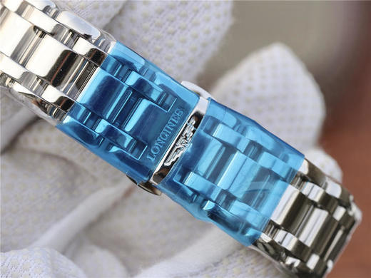 GS浪琴表心月系列优雅而至。典雅别致的外观，采用与正品一致的Cal.L250机芯。温柔的外表之下，蕴含一颗“正品”真芯。 商品图8