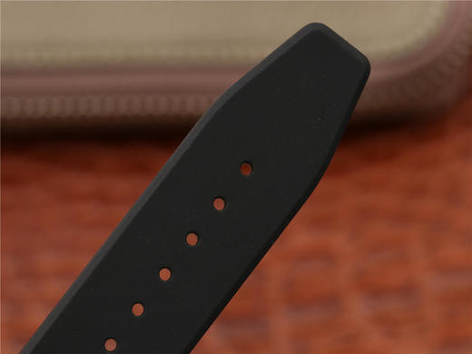 爱彼皇家橡树15400橡胶系列，搭载订制版超薄9015改Cal．3120全自动机芯，原版ap格子纹表盘，双面蓝宝石玻璃，进口橡胶表带，原装折叠表扣，佩戴舒适柔软 使用寿命更长 商品图8