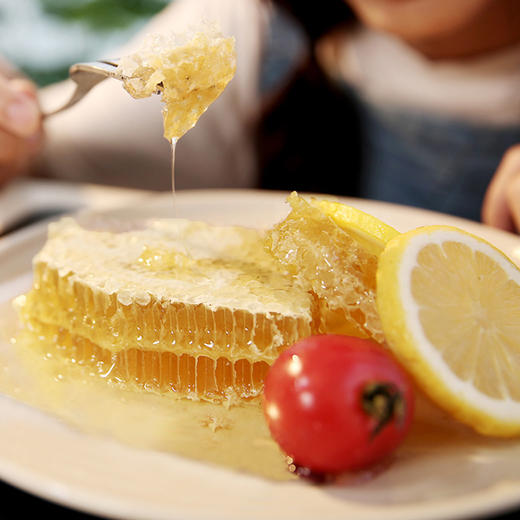 【精选巢蜜】等蜂来原筑巢蜜 200g/盒, 还原甜蜜美味的初相，像口香糖嚼着吃的蜂蜜 商品图4