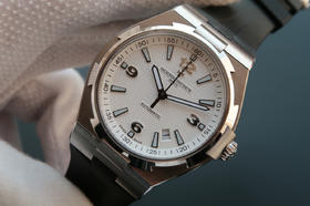 JJ江诗丹顿纵横四海系列47040/B01A-9093，市面上weiyi一款正品拆解开模的纵横四海 。直径42mm，厚度9.7mm，进口9015自动机械机芯