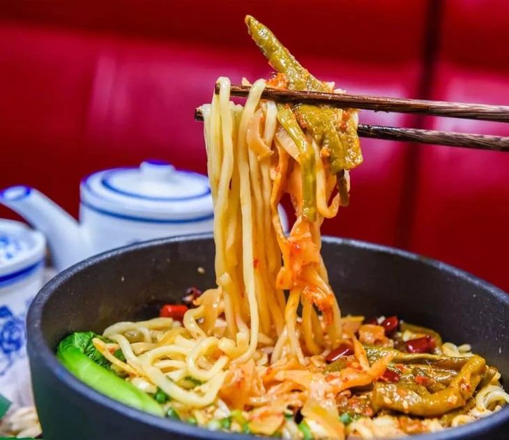 299元抢牛杂面双人套餐这家网红面碗比脸还要大让你吃到撑