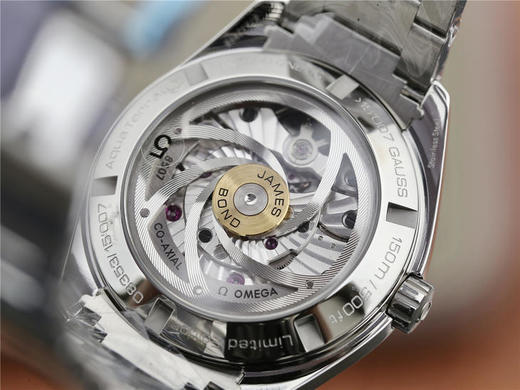 VS海马150米系列，搭载VS全新一体机8500机芯海马系列 AQUA TEERA 150米腕表231.10.42.21.03.004。男士腕表，精钢表带，透底。 商品图8