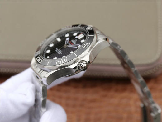 原单品质！！！！海马300米42mm 210.30.42.20.01.001，om购入原版1-1开模打造。男士腕表，精钢表带，自动机械机芯，透底。 商品图2