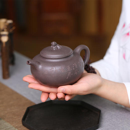 瑞韵壶4号井底槽青为胚狮球为钮中国陶艺大师徐安碧刻绘