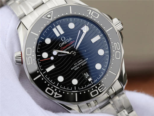 原单品质！！！！海马300米42mm 210.30.42.20.01.001，om购入原版1-1开模打造。男士腕表，精钢表带，自动机械机芯，透底。 商品图3