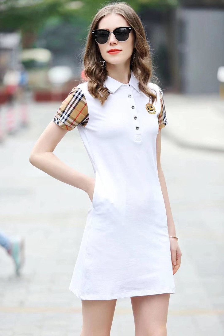 点此购买巴宝莉19ss新品polo领连衣裙明117183