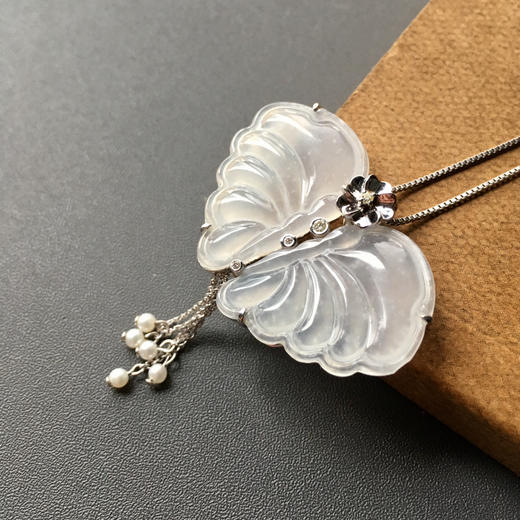 冰种翡翠蝴蝶18k白金钻石镶嵌设计师款 商品图1