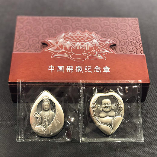 中国佛像——观音菩萨弥勒佛纪念银章 商品图0