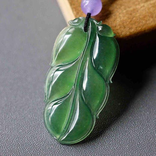 冰种湖水绿翡翠叶子 商品图1