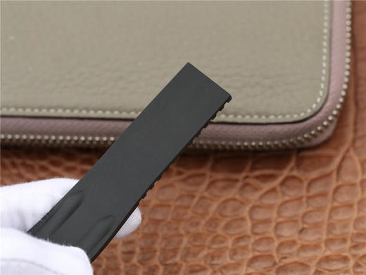 TWA雅典航海世家 El Toro/Black Toro万年历腕表 复刻天文台认证机芯:UN-32自动上链机芯，专利双窗口大日历，表壳材质:316L钢/陶瓷圈口/陶瓷按钮/陶瓷表冠 商品图1