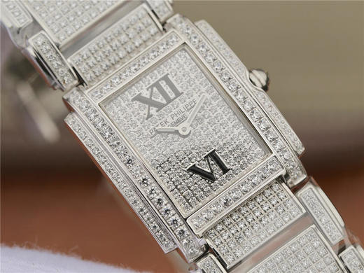 AW百达翡丽Twenty~4系列、的外观从Gondolo系列演化而来，长方形的表壳与手腕纤细的女士非常相称 商品图3