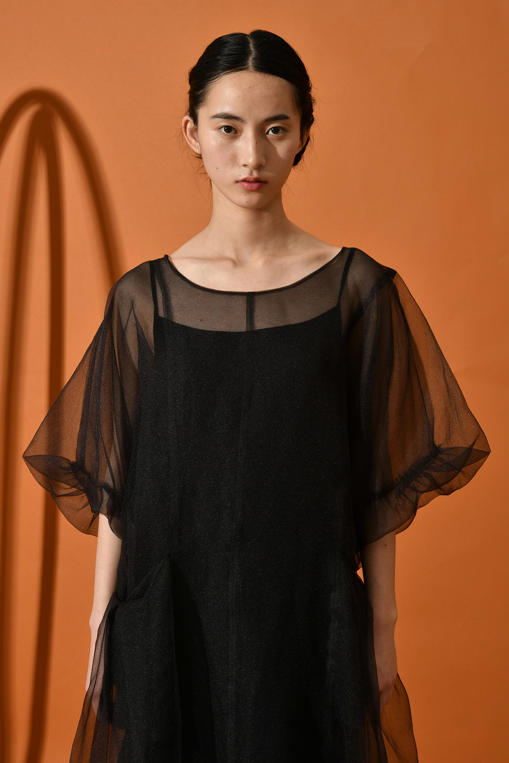 欧根纱水母廓形黑色罩衫