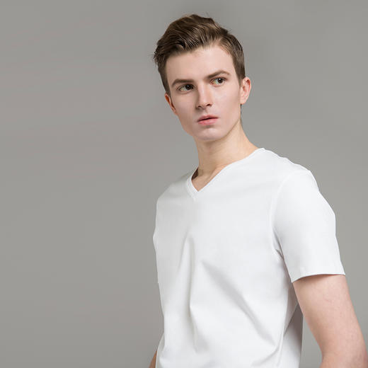 【特价清仓】男士新疆长绒棉80支黑白V领T恤 商品图3