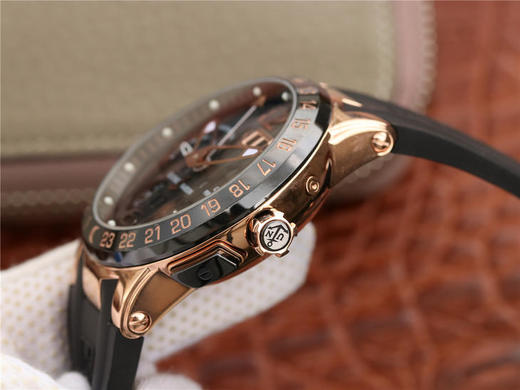 TWA雅典航海世家 El Toro/Black Toro万年历腕表 复刻天文台认证机芯:UN-32自动上链机芯，专利双窗口大日历，表壳材质:316L钢/陶瓷圈口/陶瓷按钮/陶瓷表冠 商品图5