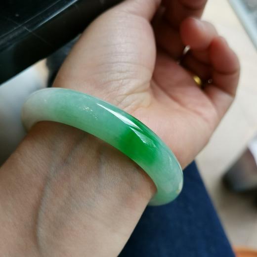 艳丽绿正装圆镯 商品图0