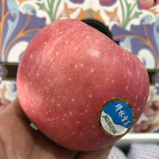 靖林雪原苹果🍎饱满红润散发着浓郁果香，脆甜爽口，每一口都是幸福的味道 商品图7