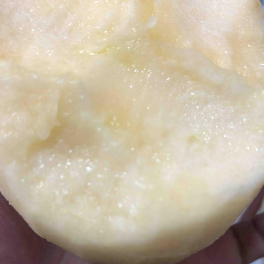 靖林雪原苹果🍎饱满红润散发着浓郁果香，脆甜爽口，每一口都是幸福的味道 商品图6