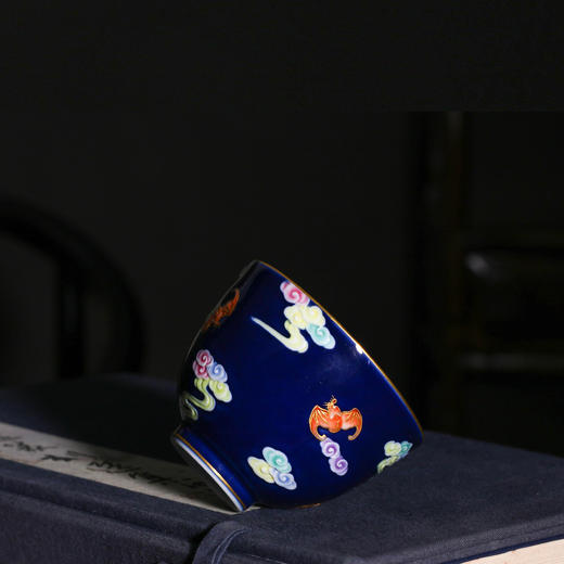 祭蓝雕刻洪福齐天直口杯 商品图0