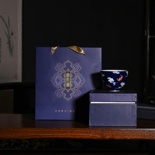 祭蓝雕刻洪福齐天直口杯 商品图4