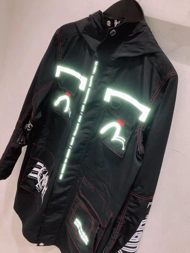 b041760男士休闲时尚百搭科技感反光连帽夹克外套