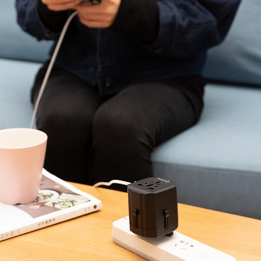 Feliztrip斐利斯 出国旅行多国通用带usb输出无需变压电源转换插座 TR-16 商品图5