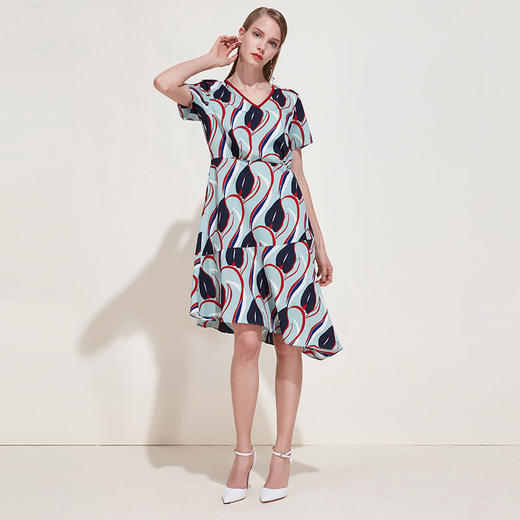 EITIE爱特爱夏季不规则荷叶边裙摆抽象印花雪纺连衣裙女5907625 商品图1