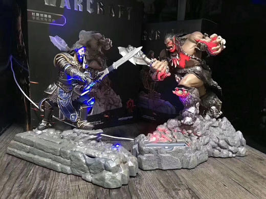 正版魔兽世界人族洛萨，兽人杜隆坦手办带led灯，可当手机充电支架 商品图4