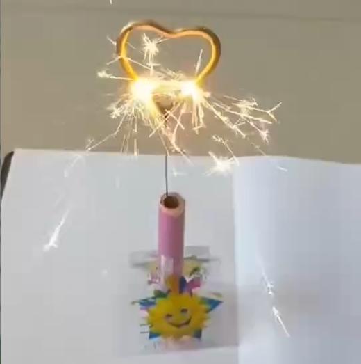 网红烟花爱心蜡烛 抖音爆红爱心烟花蜡烛 莱源西饼蛋糕